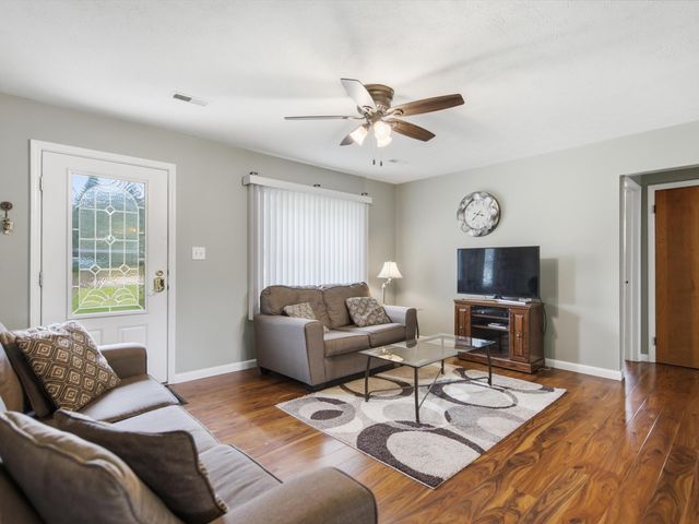 289 S Williams Lake Road, Waterford, MI 48327