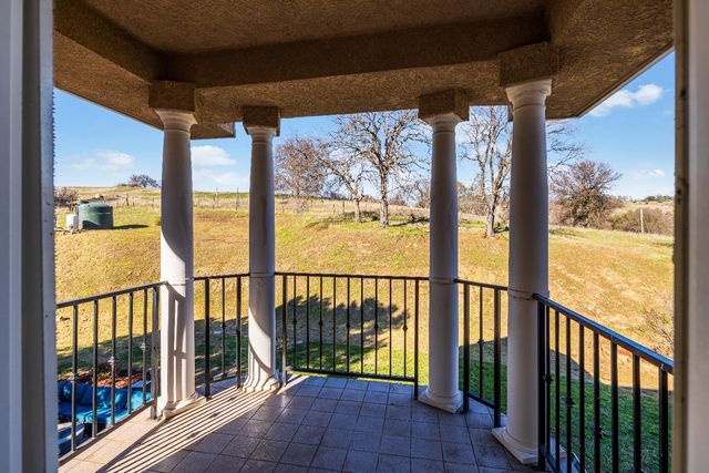 8088 La Trelle Ct, Pilot Hill, CA 95664