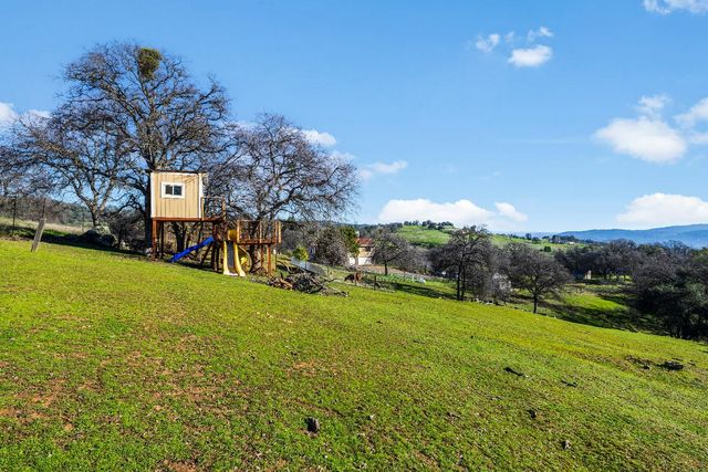 8088 La Trelle Ct, Pilot Hill, CA 95664