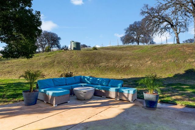 8088 La Trelle Ct, Pilot Hill, CA 95664