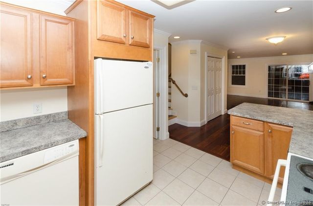 527 West Thames Street 27, Norwich, CT 06360