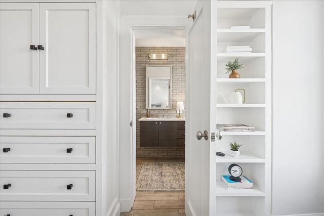 3530 N Lake Shore Drive 11B, Chicago, IL 60657