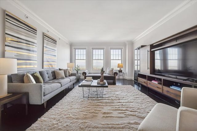 3530 N Lake Shore Drive 11B, Chicago, IL 60657