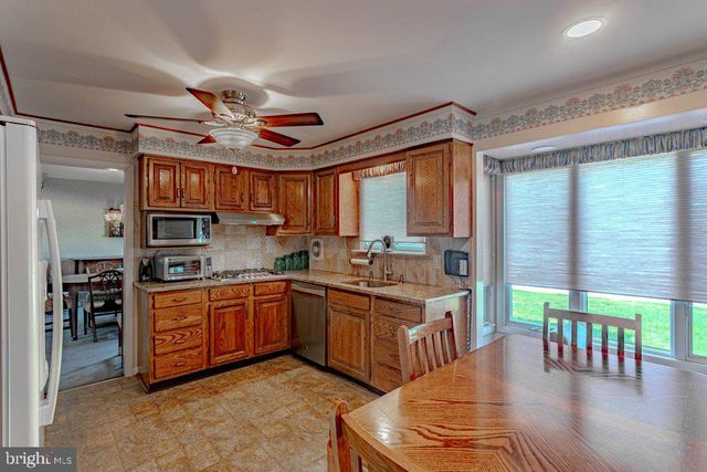 2 BELLOWS LN, Cherry Hill, NJ 08002