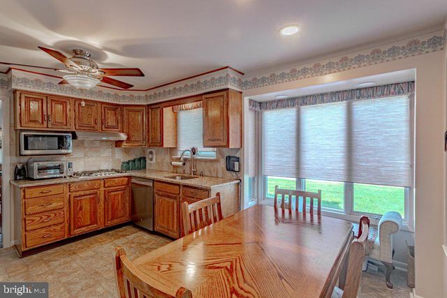 2 BELLOWS LN, Cherry Hill, NJ 08002