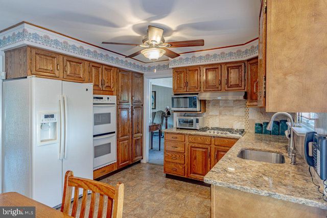 2 BELLOWS LN, Cherry Hill, NJ 08002