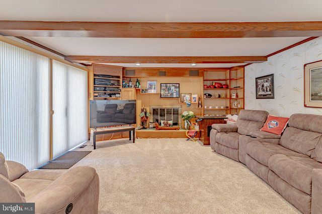 2 BELLOWS LN, Cherry Hill, NJ 08002
