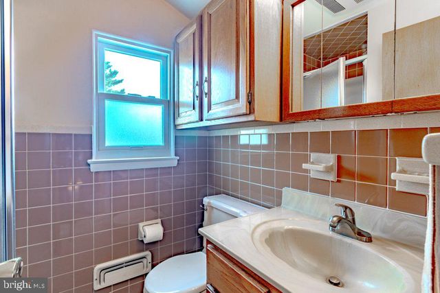 2 BELLOWS LN, Cherry Hill, NJ 08002