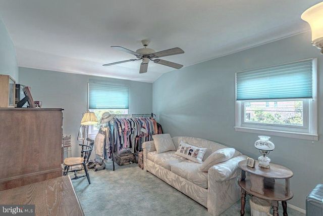 2 BELLOWS LN, Cherry Hill, NJ 08002