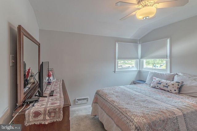 2 BELLOWS LN, Cherry Hill, NJ 08002