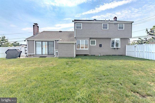 2 BELLOWS LN, Cherry Hill, NJ 08002