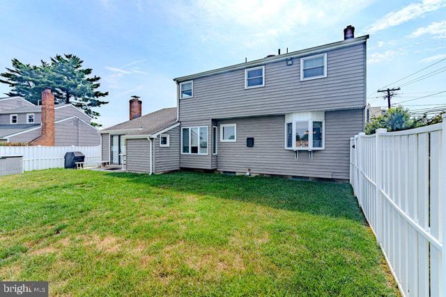 2 BELLOWS LN, Cherry Hill, NJ 08002
