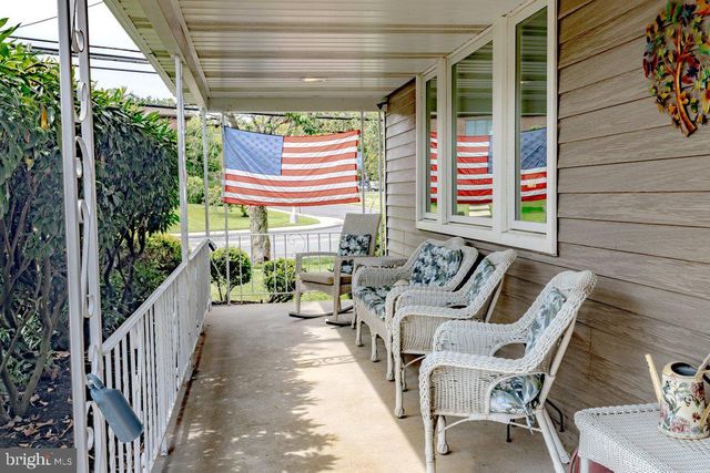 2 BELLOWS LN, Cherry Hill, NJ 08002