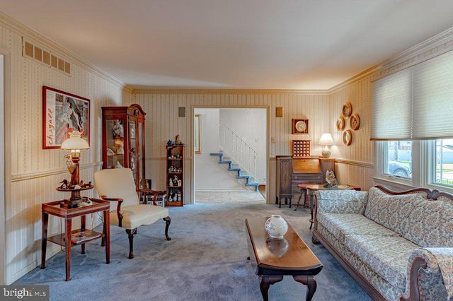 2 BELLOWS LN, Cherry Hill, NJ 08002
