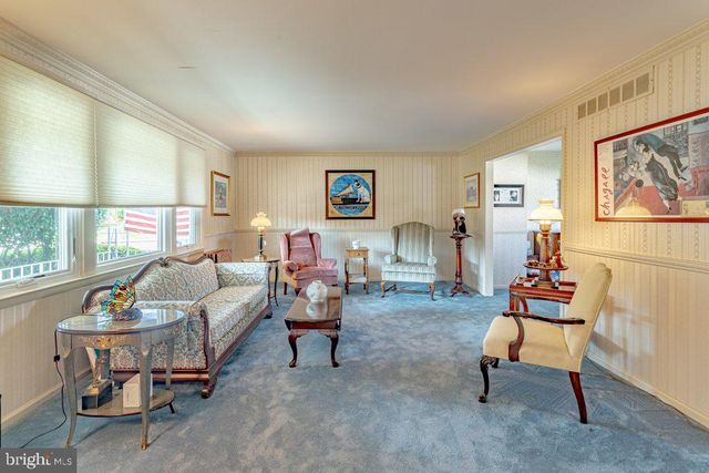 2 BELLOWS LN, Cherry Hill, NJ 08002