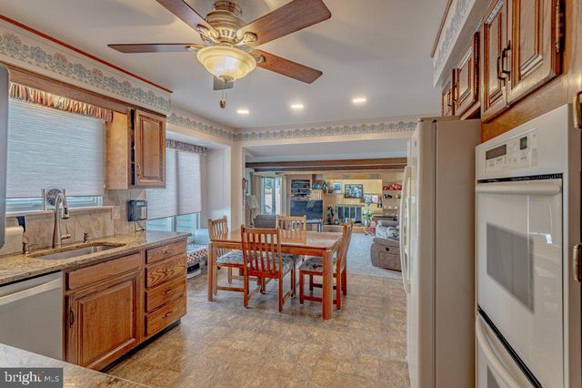 2 BELLOWS LN, Cherry Hill, NJ 08002