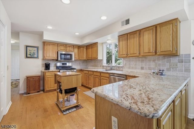 42 Copper Penny Rd, Raritan Twp., NJ 08822