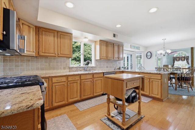 42 Copper Penny Rd, Raritan Twp., NJ 08822