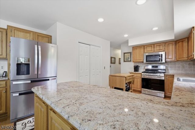 42 Copper Penny Rd, Raritan Twp., NJ 08822
