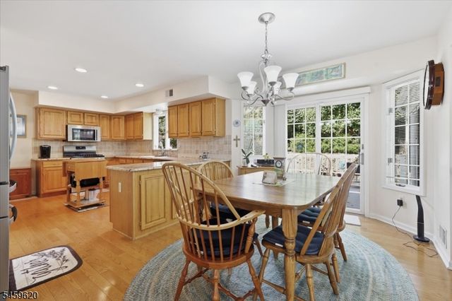42 Copper Penny Rd, Raritan Twp., NJ 08822