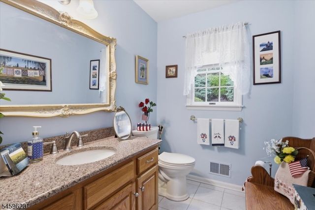 42 Copper Penny Rd, Raritan Twp., NJ 08822
