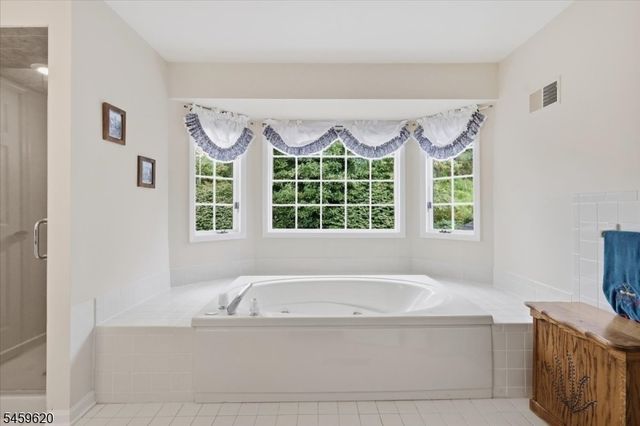 42 Copper Penny Rd, Raritan Twp., NJ 08822