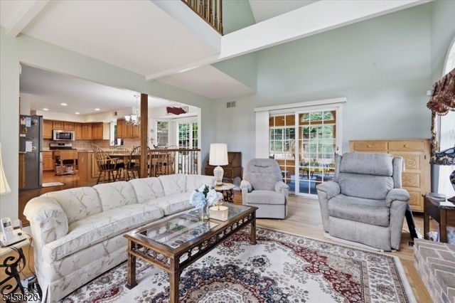 42 Copper Penny Rd, Raritan Twp., NJ 08822