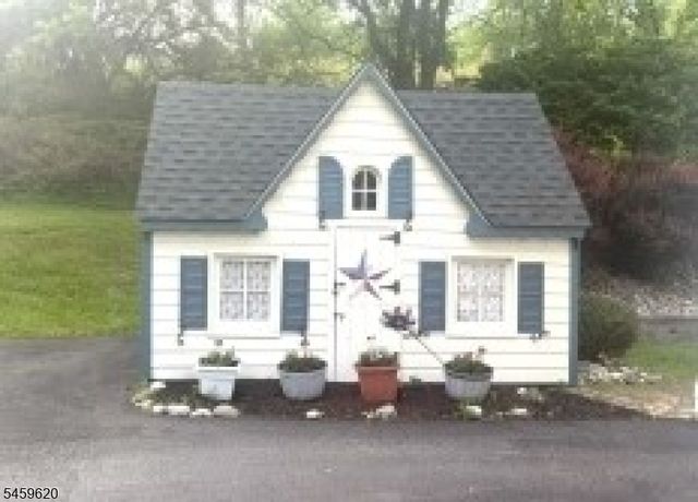 42 Copper Penny Rd, Raritan Twp., NJ 08822