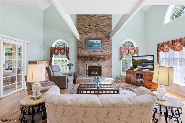 42 Copper Penny Rd, Raritan Twp., NJ 08822