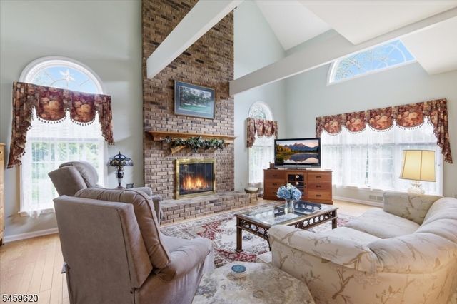42 Copper Penny Rd, Raritan Twp., NJ 08822
