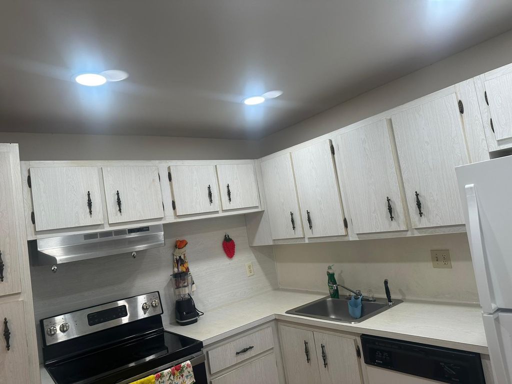 3100 Holiday Springs Blvd 210, Margate, FL 33063