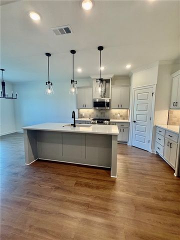 2104 Silk Street, Pea Ridge, AR 72751