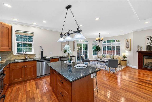 725 W Hacienda Avenue, Campbell, CA 95008