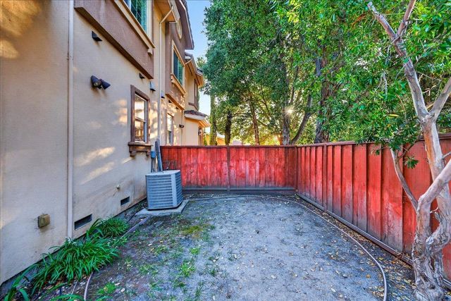 725 W Hacienda Avenue, Campbell, CA 95008