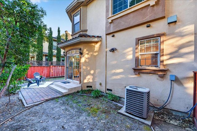 725 W Hacienda Avenue, Campbell, CA 95008