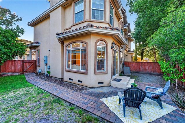 725 W Hacienda Avenue, Campbell, CA 95008