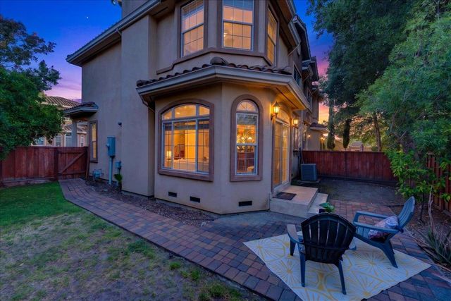 725 W Hacienda Avenue, Campbell, CA 95008