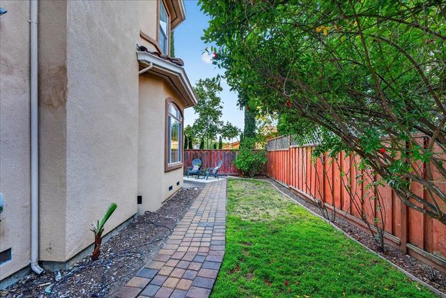 725 W Hacienda Avenue, Campbell, CA 95008