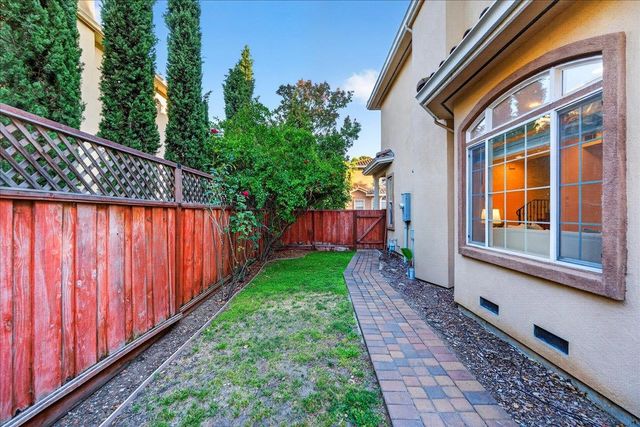 725 W Hacienda Avenue, Campbell, CA 95008