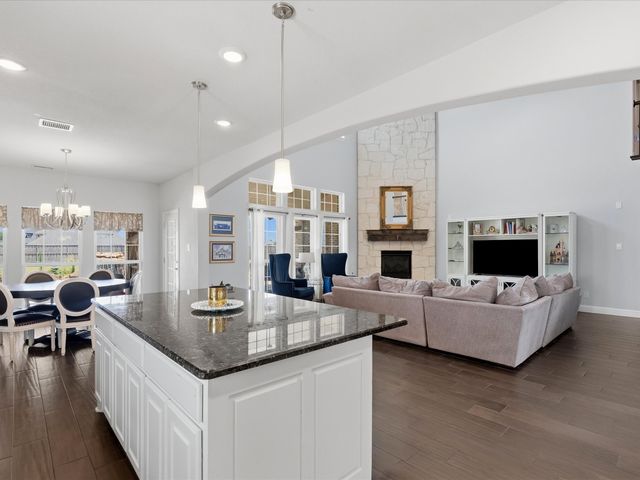 508 Tennington Lane, Shady Shores, TX 76208
