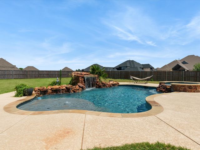 508 Tennington Lane, Shady Shores, TX 76208