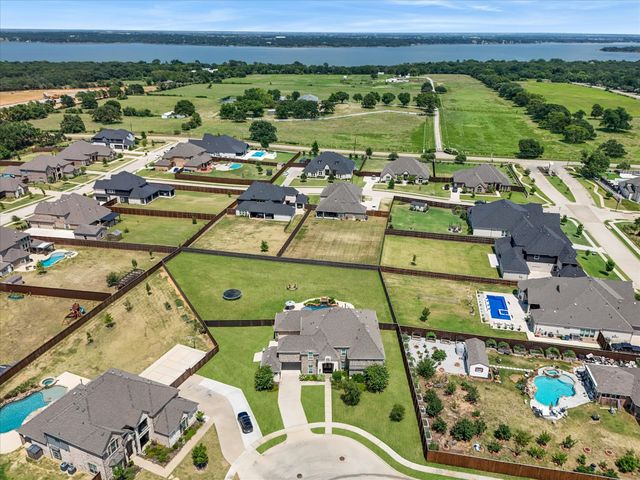 508 Tennington Lane, Shady Shores, TX 76208