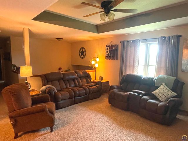 4308 SE Horseshoe Bend DR, Topeka, KS 66609