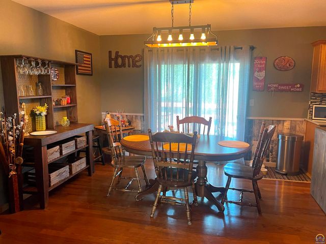 4308 SE Horseshoe Bend DR, Topeka, KS 66609