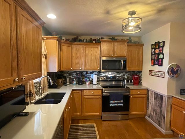 4308 SE Horseshoe Bend DR, Topeka, KS 66609