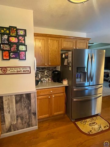 4308 SE Horseshoe Bend DR, Topeka, KS 66609