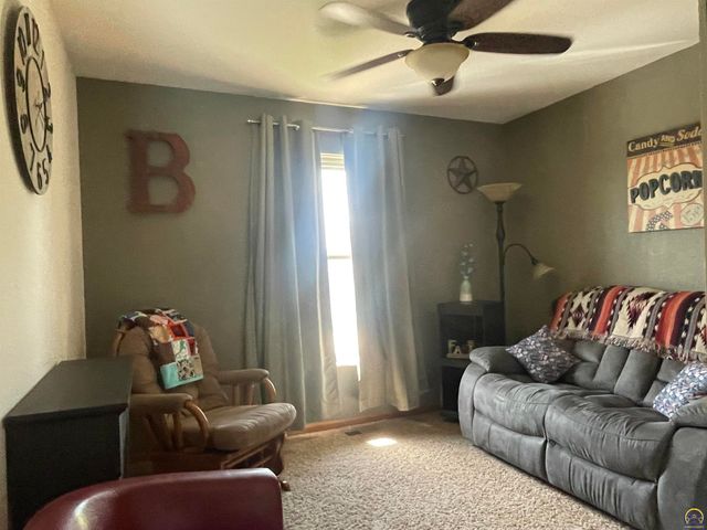 4308 SE Horseshoe Bend DR, Topeka, KS 66609