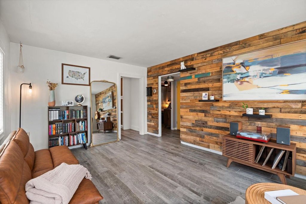 Image 6 of property listing at 2211 OREGON STREET, Orlando, FL 32803