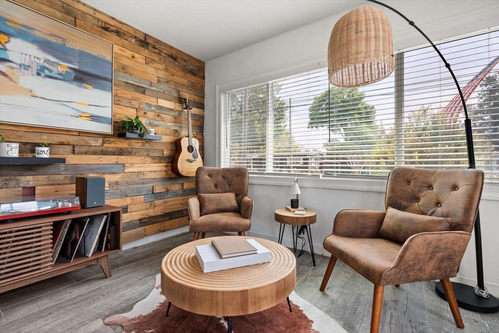 Image 7 of property listing at 2211 OREGON STREET, Orlando, FL 32803