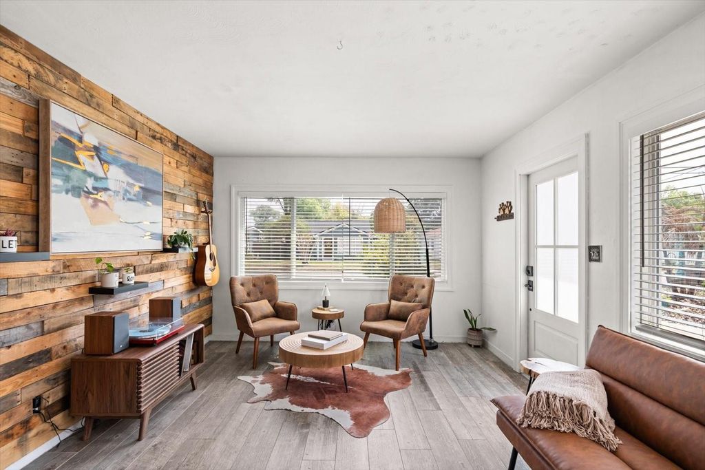 Image 8 of property listing at 2211 OREGON STREET, Orlando, FL 32803